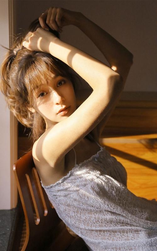 19岁女RAPPER潮水仙踪林
