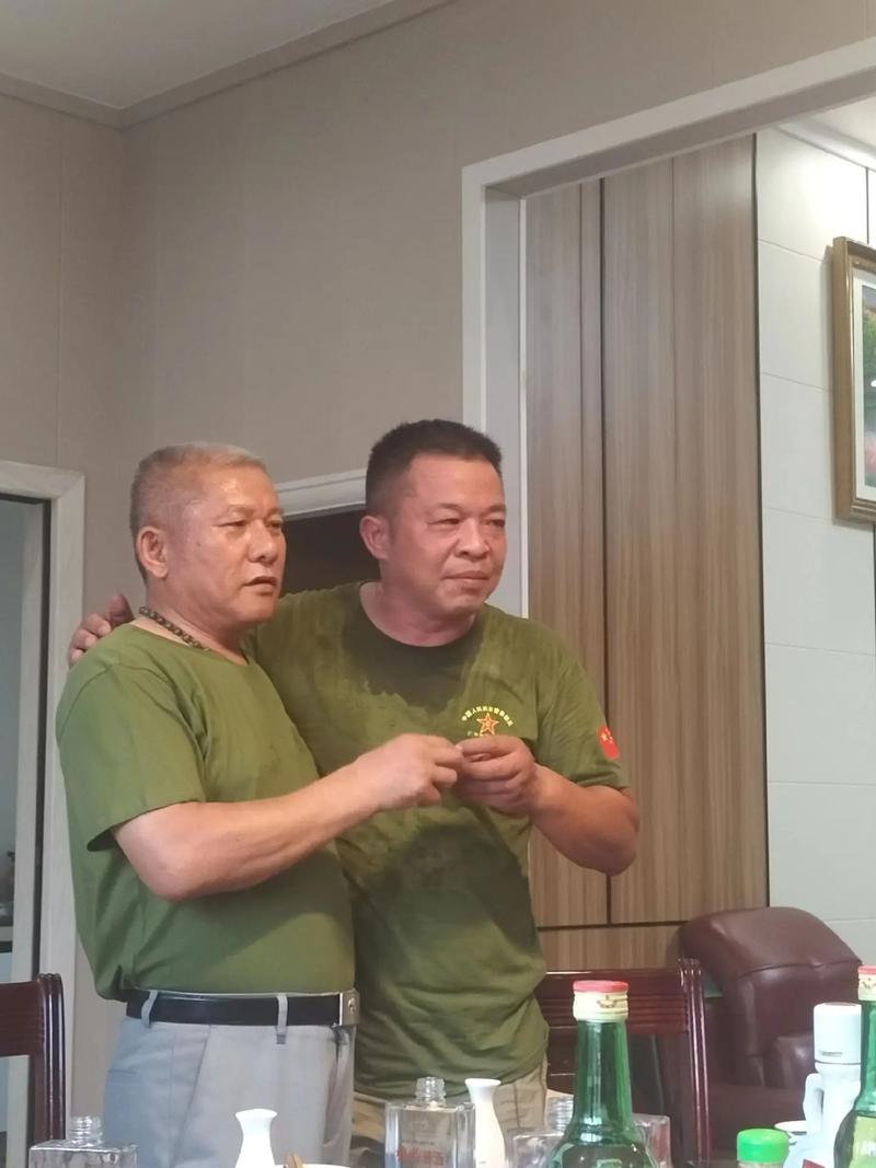 老公与他的战友一起上我